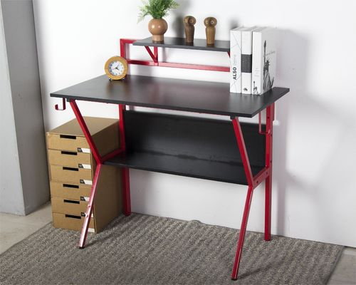 Bureau de jeux de bureau dans le style nord-européen avec un design simple et une couleur personnalisée