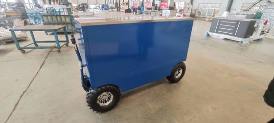 Commodément ranger les outils avec un grand banc de travail de garage amovible et un coffre à outils de 96 pouces