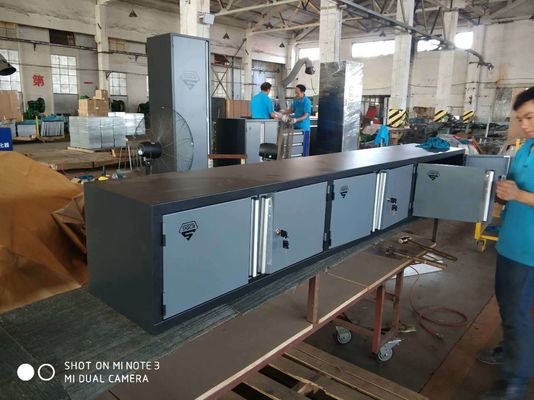 Système modulaire à 4 portes pour le stockage de garage dans les garages mécaniques